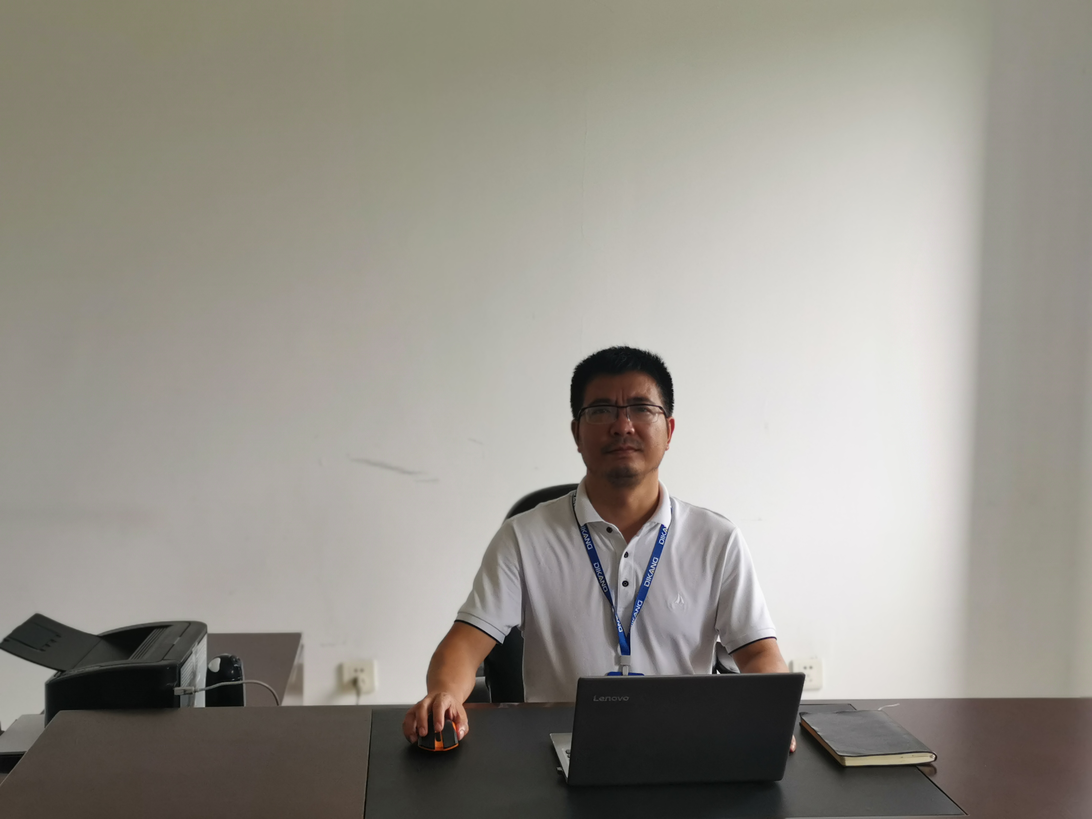 【jxf吉祥坊30周年人物专访】同心30载 偕行迪康人——（十一）贺东：为公司清静生产保驾护航